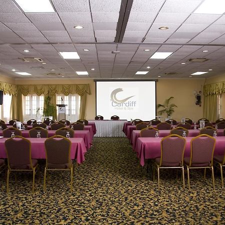 Cardiff Hotel And Spa Runaway Bay Buitenkant foto