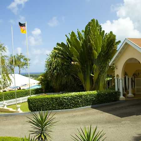 Cardiff Hotel And Spa Runaway Bay Buitenkant foto