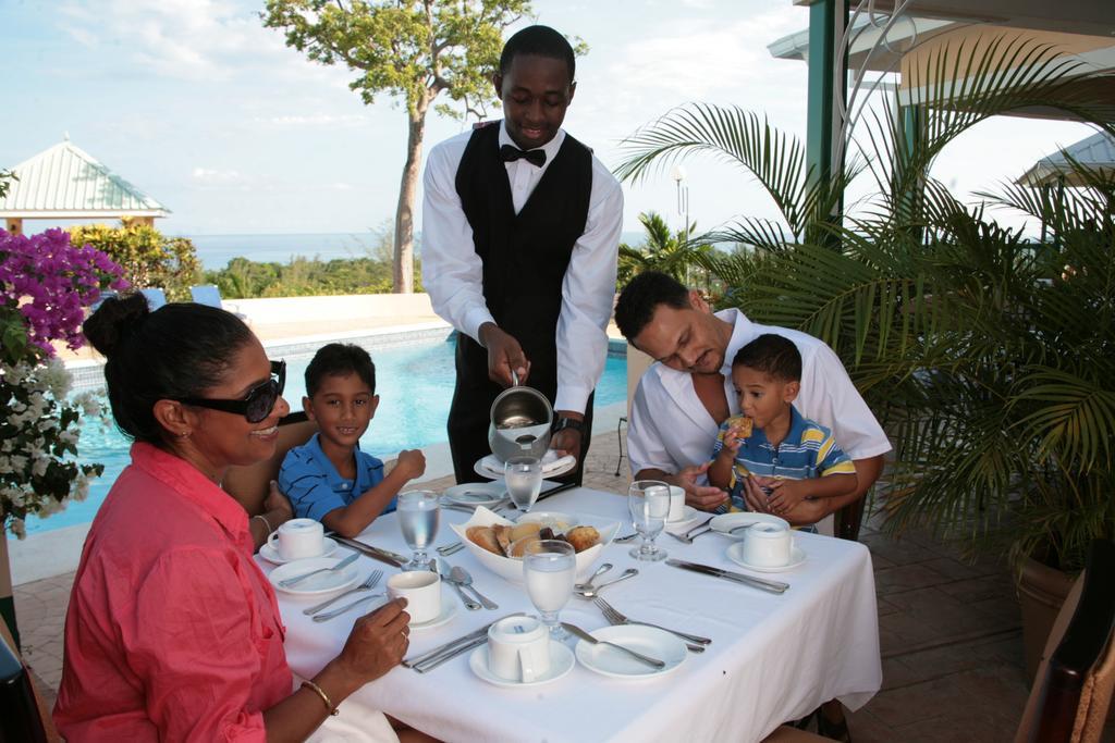 Cardiff Hotel And Spa Runaway Bay Buitenkant foto