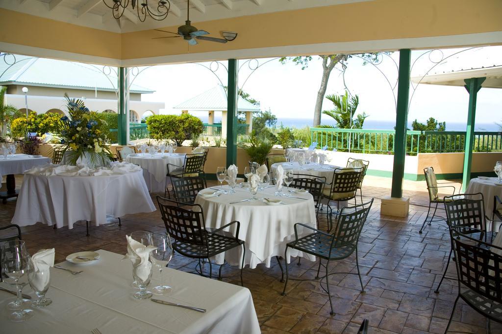 Cardiff Hotel And Spa Runaway Bay Buitenkant foto