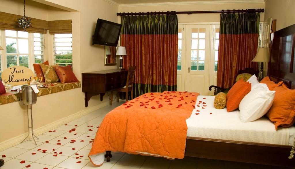 Cardiff Hotel And Spa Runaway Bay Kamer foto