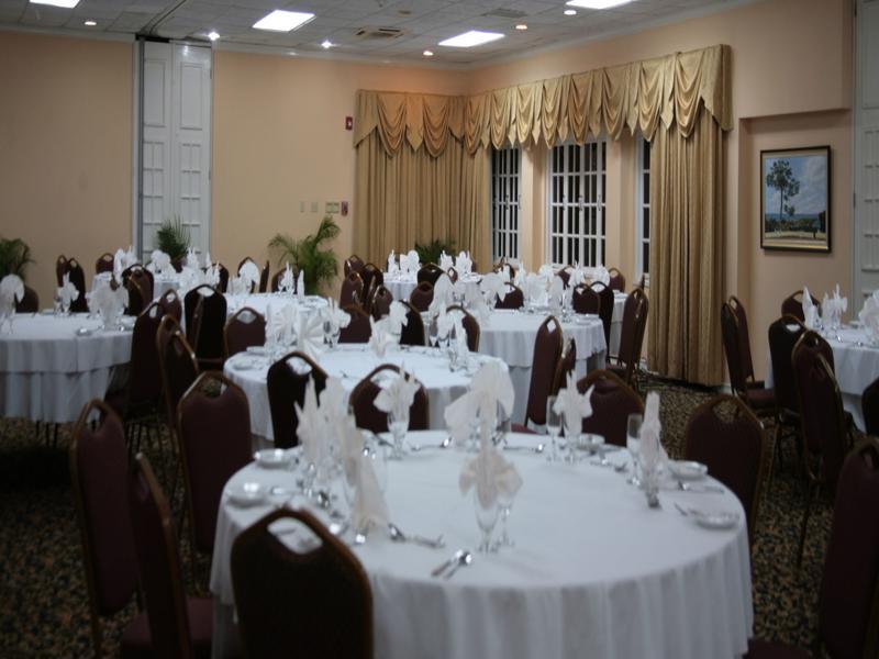 Cardiff Hotel And Spa Runaway Bay Buitenkant foto